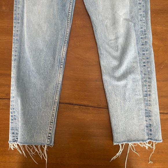 ♠️DIVIDED High Rise Distressed Light Wash Ankle Mom Jeans! Size: 4 - Picture 8 of 8
